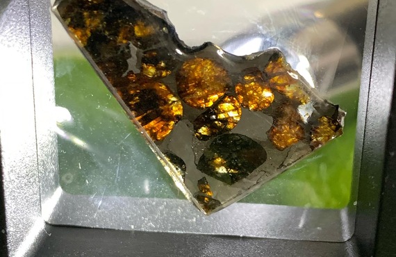 希少な隕石や天然石を多数入荷
