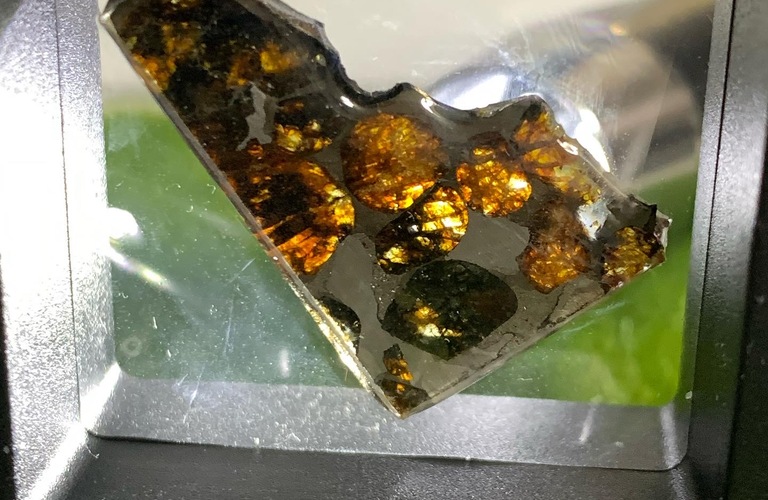 希少な隕石や天然石を多数入荷